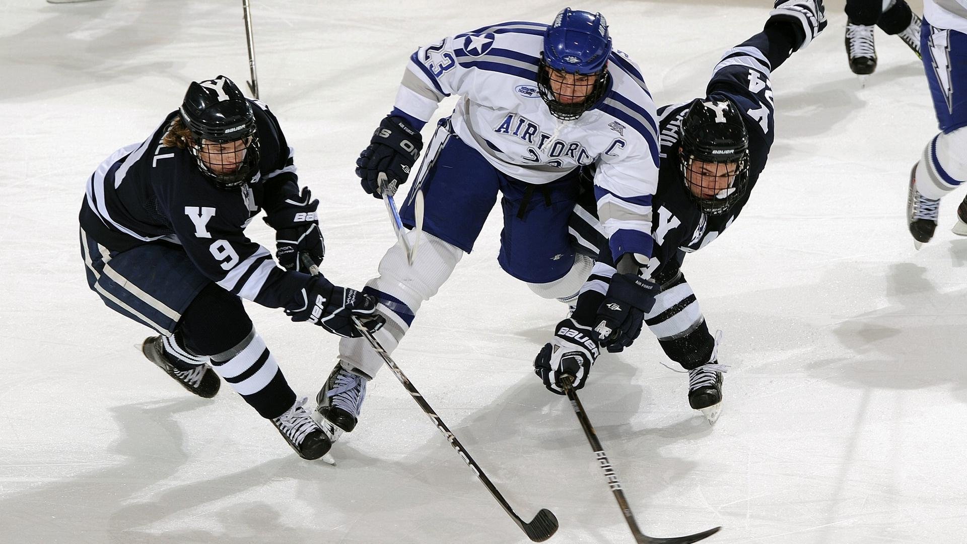 鹈鹕中锋持续专注脚步训练强化篮下对抗，鹈鹕鹈鹕